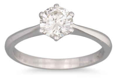 Lot 178 - A SOLITAIRE DIAMOND RING, the brilliant cut...