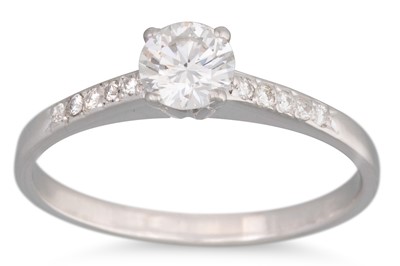 Lot 179 - A SOLITAIRE DIAMOND RING, the brilliant cut...