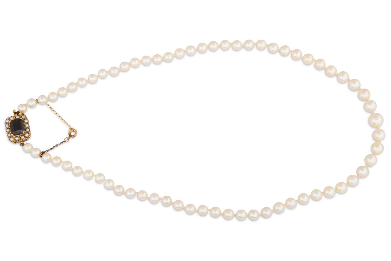 Lot 61 - A SET OF VINTAGE CULTURED PEARLS, to a 9ct...