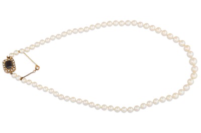 Lot 61 - A SET OF VINTAGE CULTURED PEARLS, to a 9ct...