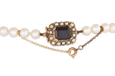 Lot 61 - A SET OF VINTAGE CULTURED PEARLS, to a 9ct...