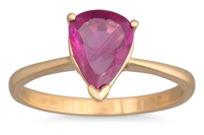 Lot 149 - A PINK SAPPHIRE SINGLE STONE RING, the pear...