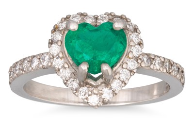 Lot 152 - A COLOMBIAN EMERALD AND DIAMOND CLUSTER RING,...