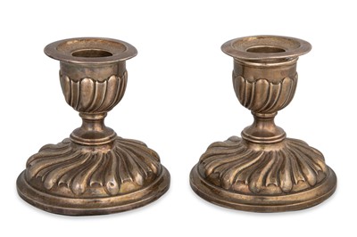 Lot 385 - A PAIR OF EDWARDIAN SILVER LIBRARY CANDLE...