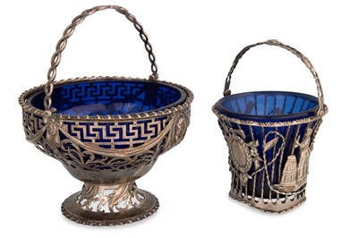Lot 392 - AN ANTIQUE CONTINENTAL SILVER (.800) SWING...