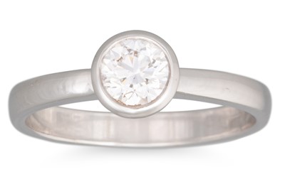 Lot 285 - A DIAMOND SOLITAIRE RING, the brilliant cut...