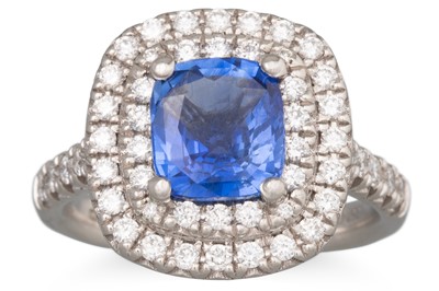 Lot 287 - A SAPPHIRE AND DIAMOND CLUSTER RING, the...