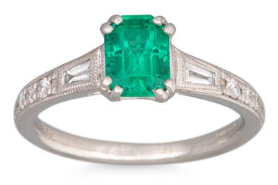 Lot 288 - AN EMERALD RING, the rectangular stone to...