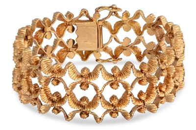 Lot 296 - A FINE QUALITY VINTAGE 18CT GOLD BRACELET, by...