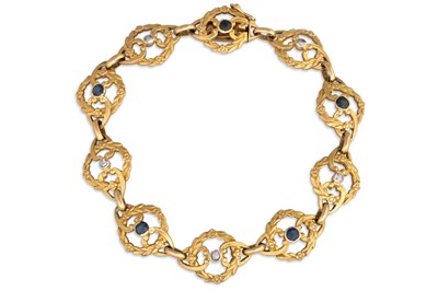 Lot 299 - A VINTAGE GOLD BRACELET, each circular link...