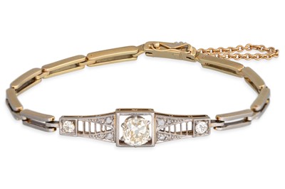 Lot 300 - AN EARLY 20TH CENTURY DIAMOND SET BRACELET,...