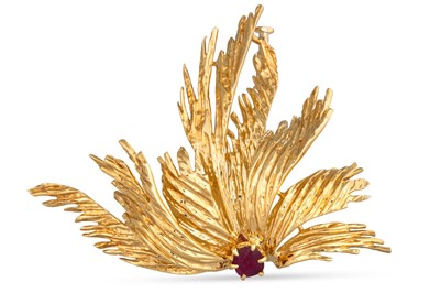 Lot 302 - A MID CENTURY CHAUMET BROOCH/CLIP,...