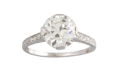 Lot 422 - AN ANTIQUE DIAMOND SOLITAIRE RING, the old cut...