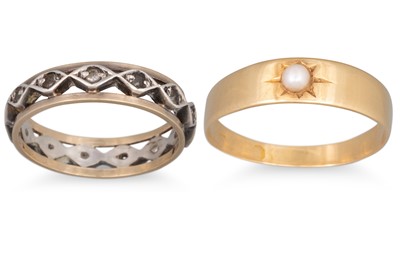 Lot 209 - A HIGH CARAT GOLD AND SEED PEARL BAND RING,...