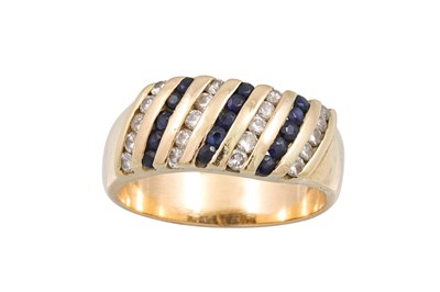 Lot 193 - A DIAMOND AND SAPPHIRE RING, alternate...