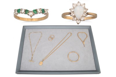 Lot 203 - A COLLECTION OF 9CT GOLD ITEMS, to include a...
