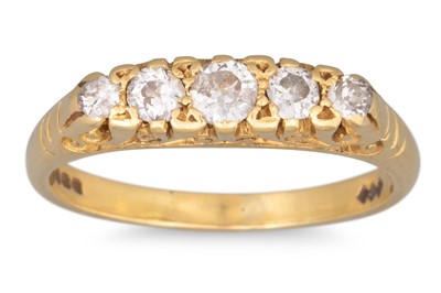 Lot 81 - AN ANTIQUE DIAMOND FIVE STONE RING, the...