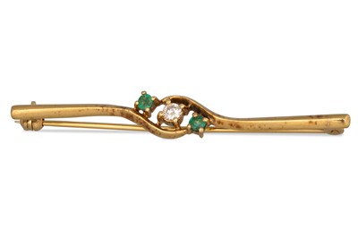 Lot 106 - TWO 9CT YELLOW GOLD ITEMS, a stone set locket...