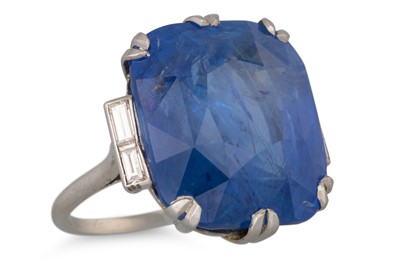 Lot 316 - AN EXCEPTIONAL ART DECO BURMESE SAPPHIRE RING,...