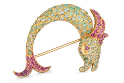 Lot 344 - A VINTAGE CABOCHON EMERALD AND RUBY BROOCH,...