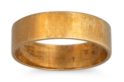 Lot 321 - AN 14CT GOLD BAND RING, size J-K, 2.8 g.