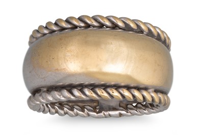 Lot 322 - A 9CT TWO COLOUR GOLD RING, size K-L, 7.5 g.