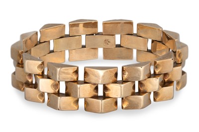 Lot 324 - A VINTAGE 14CT GOLD TANK BRACELET, of...