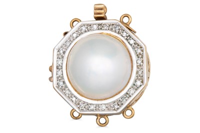 Lot 328 - A MABÉ PEARL CLASP, set with diamonds in 9ct...