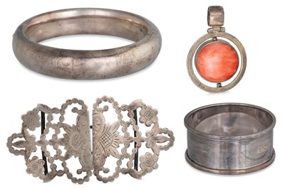 Lot 334 - A COLLECTION OF SILVER ITEMS (.925) to include...