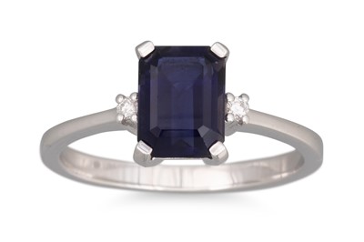 Lot 269 - AN IOLITE RING, the rectangular stone to...