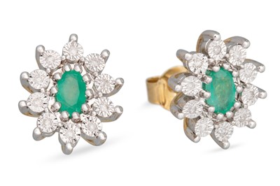 Lot 9 - A PAIR OF DIAMOND AND EMERALD CLUSTER EARRINGS,...