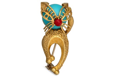 Lot 18 - A STONE SET BROOCH, modelled as a cat, stamped...