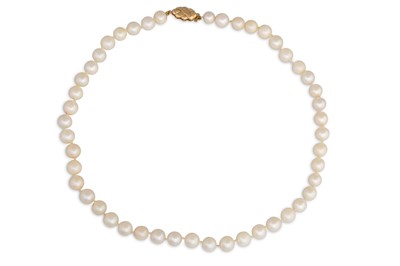 Lot 28 - A STRAND OF CULTURED PEARLS, to a 9ct gold...