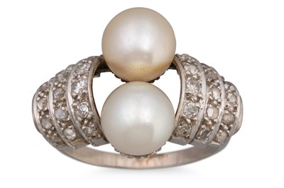 Lot 30 - AN ANTIQUE PEARL AND DIAMOND RING, the pearls...