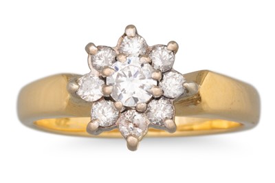 Lot 47 - A DIAMOND DAISY CLUSTER RING, mounted in 18ct...