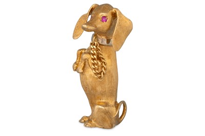 Lot 69 - AN 18CT GOLD BROOCH, modelled as a Dachshund...