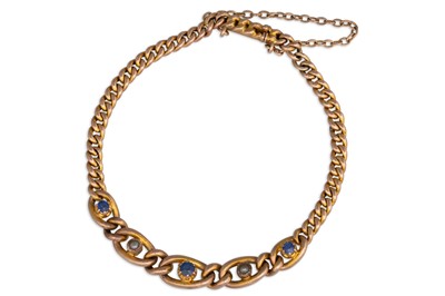 Lot 71 - AN ANTIQUE 9CT GOLD CURB LINK SAPPHIRE AND...