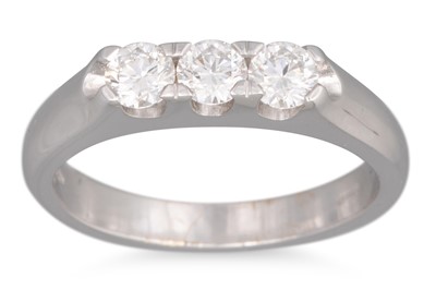 Lot 197 - A DIAMOND THREE STONE RING, the brilliant cut...