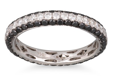 Lot 217 - A DIAMOND PAVÉ SET RING, set with white and...