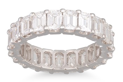 Lot 249 - AN EMERALD CUT DIAMOND FULL BANDED ETERNITY...