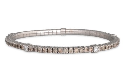 Lot 258 - A DIAMOND BRACELET BANGLE, flexible form, in...