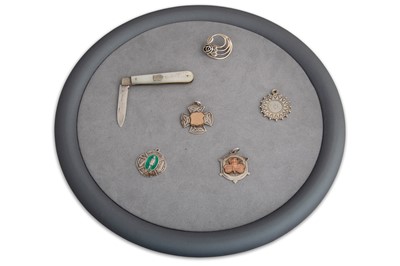 Lot 401 - A STYLISED IRISH SILVER BROOCH, of children of...