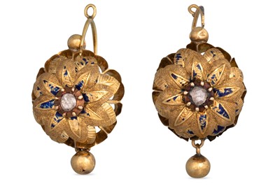 Lot 215 - AN ANTIQUE PAIR OF DIAMOND DROP EARRINGS,...