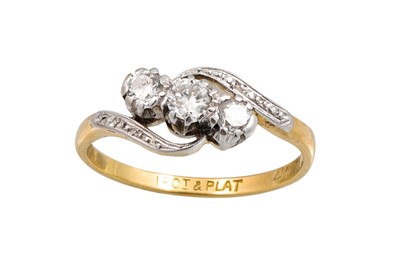 Lot 244 - A VINTAGE THREE STONE DIAMOND RING, of cross...