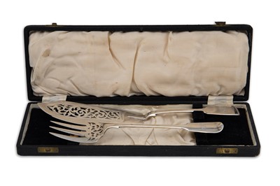 Lot 425 - A CASED VICTORIAN FIDDLE PATTERN FISH SERVER,...