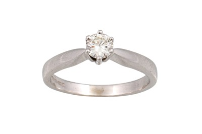 Lot 245 - A DIAMOND SOLITAIRE RING, the brilliant cut...