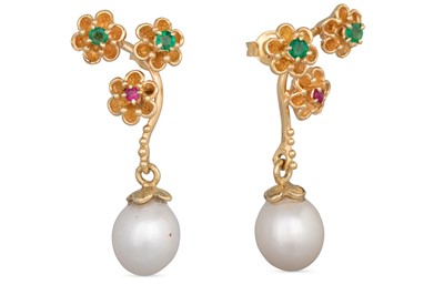 Lot 166 - A PAIR OF EMERALD AND RUBY CLUSTER EARRINGS,...