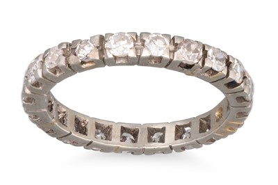Lot 340 - A DIAMOND ETERNITY RING, the circular diamonds...