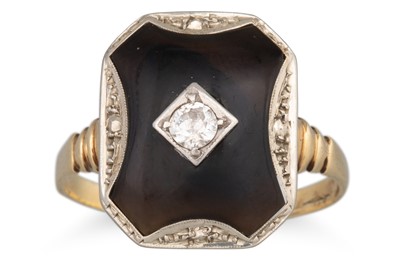 Lot 264 - A VINTAGE ONYX AND DIAMOND PLAQUE RING, the...