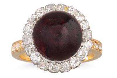Lot 344 - AN ANTIQUE GARNET AND DIAMOND CLUSTER RING,...